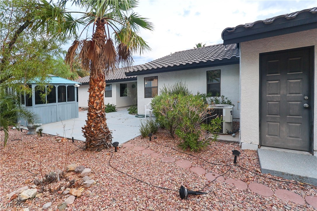 935 Vista Lago Way Property Photo 10