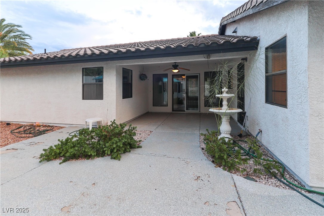 935 Vista Lago Way Property Photo 11