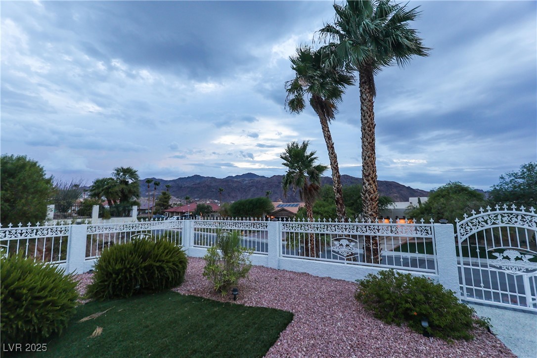 935 Vista Lago Way Property Photo 26