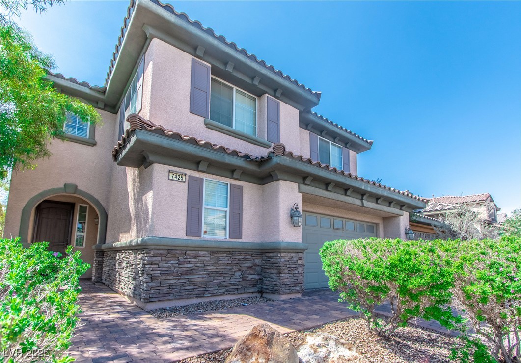 7425 Glorious Sun Drive Property Photo 1