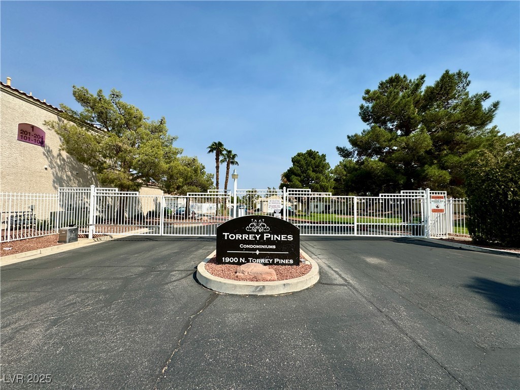 1900 North Torrey Pines Drive 223 Property Photo 3