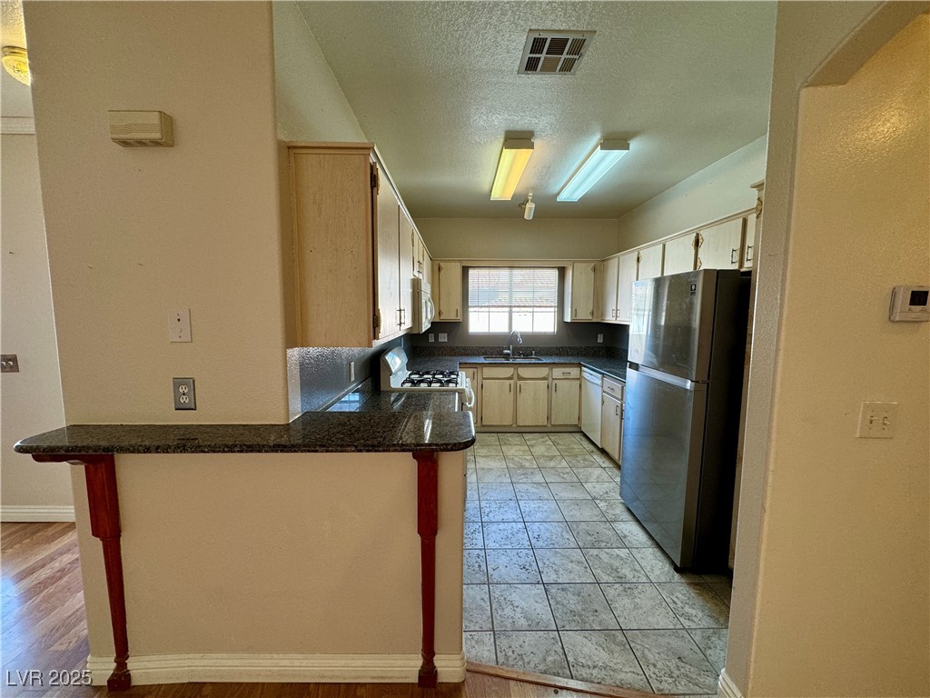 1900 North Torrey Pines Drive 223 Property Photo 20