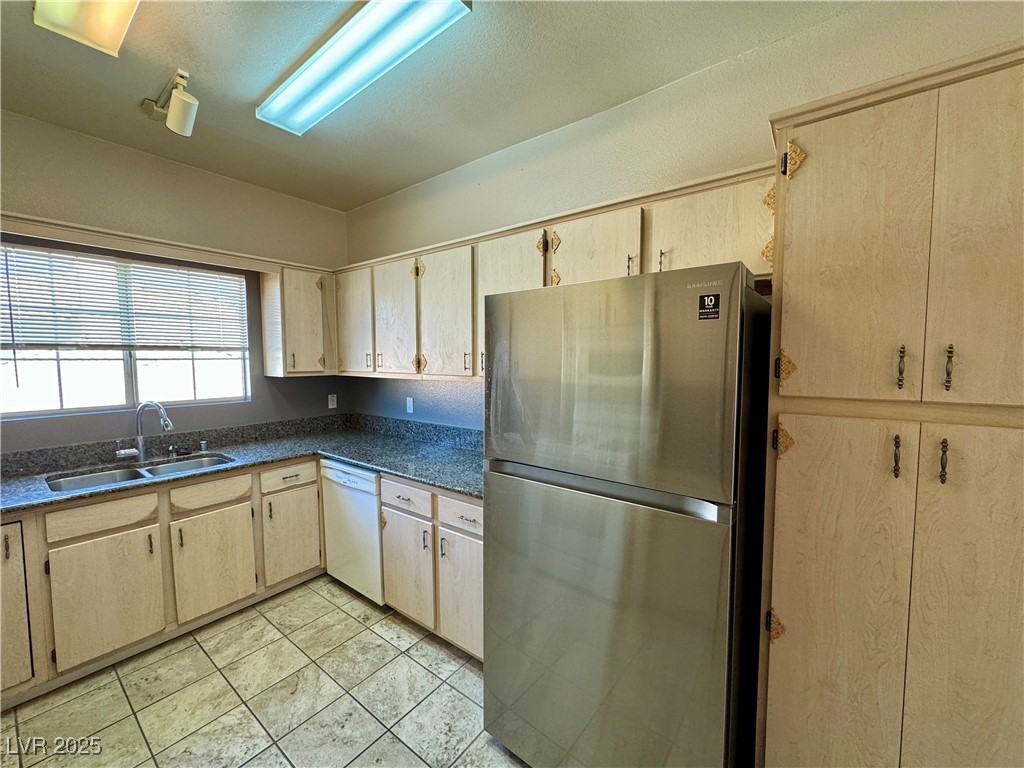 1900 North Torrey Pines Drive 223 Property Photo 23