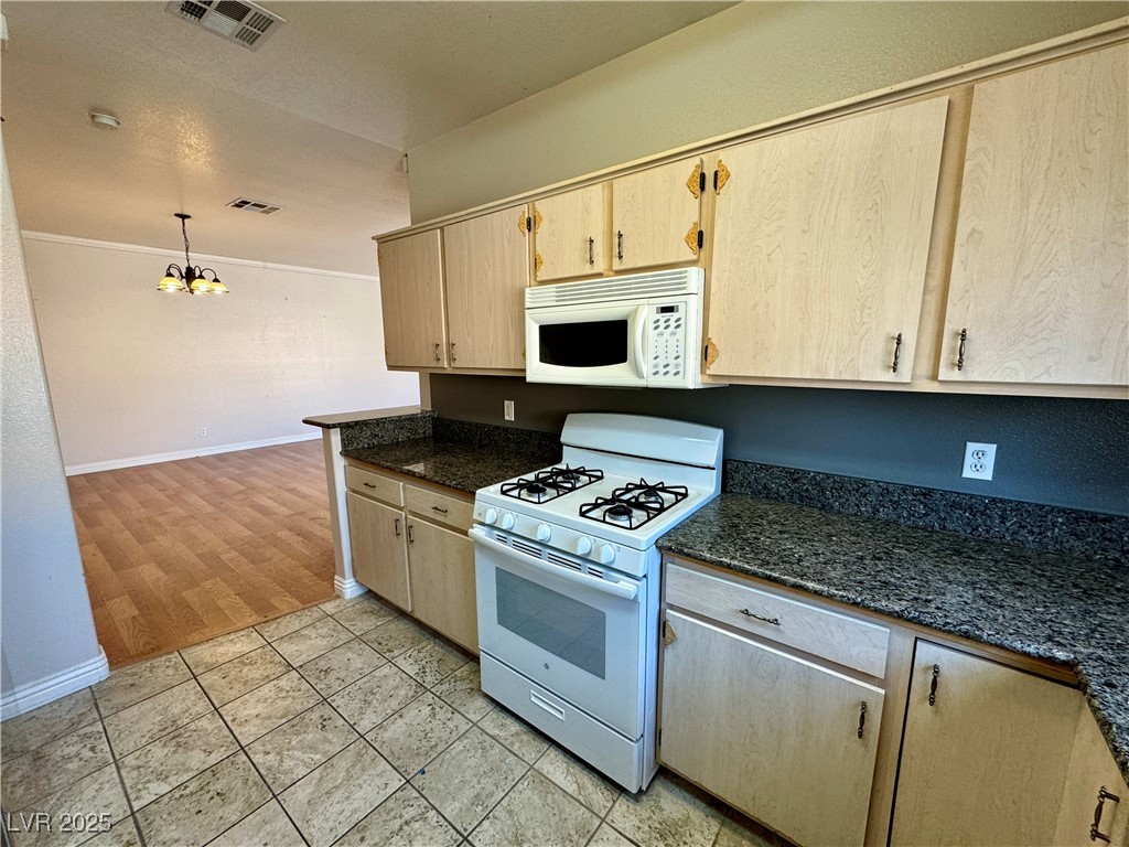 1900 North Torrey Pines Drive 223 Property Photo 24