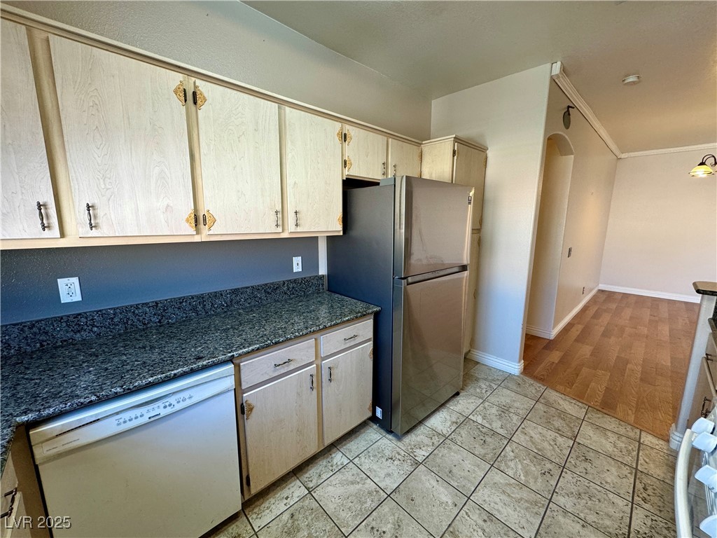 1900 North Torrey Pines Drive 223 Property Photo 25