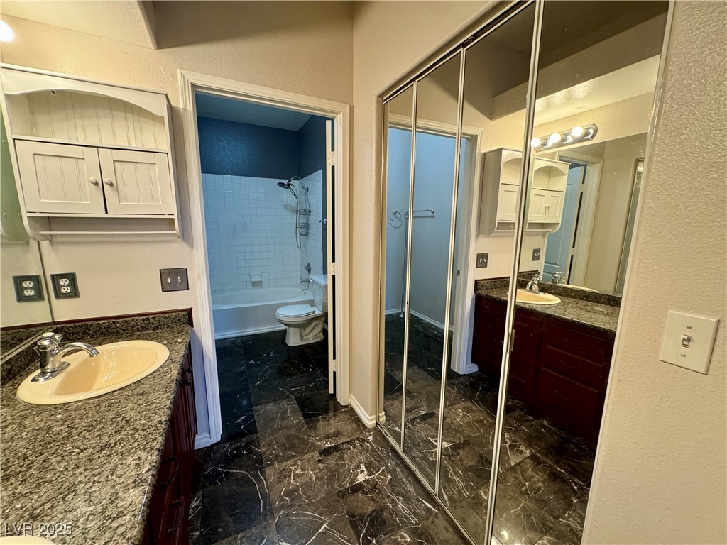 1900 North Torrey Pines Drive 223 Property Photo 35