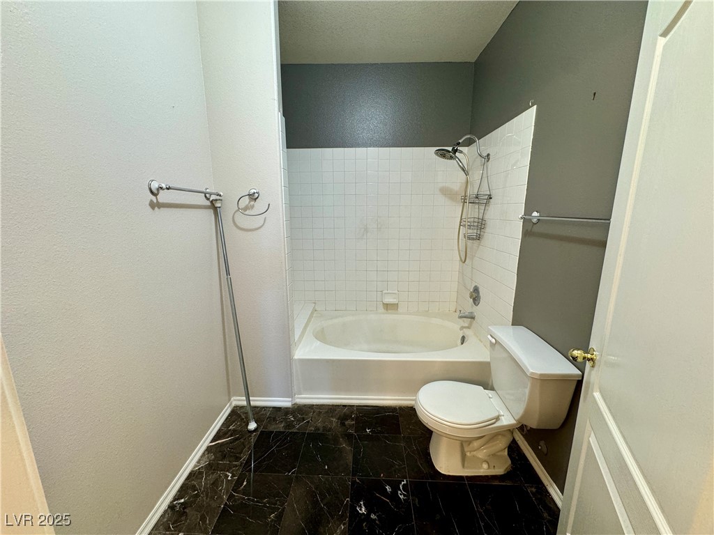 1900 North Torrey Pines Drive 223 Property Photo 36