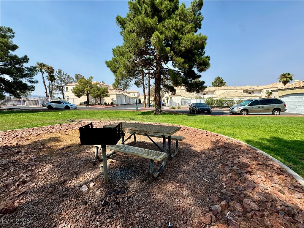 1900 North Torrey Pines Drive 223 Property Photo 53
