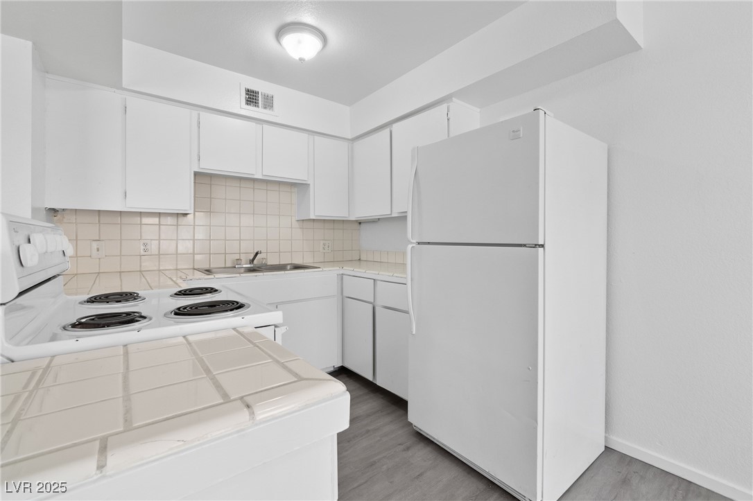 1812 Fulstone Way 4 Property Photo 4