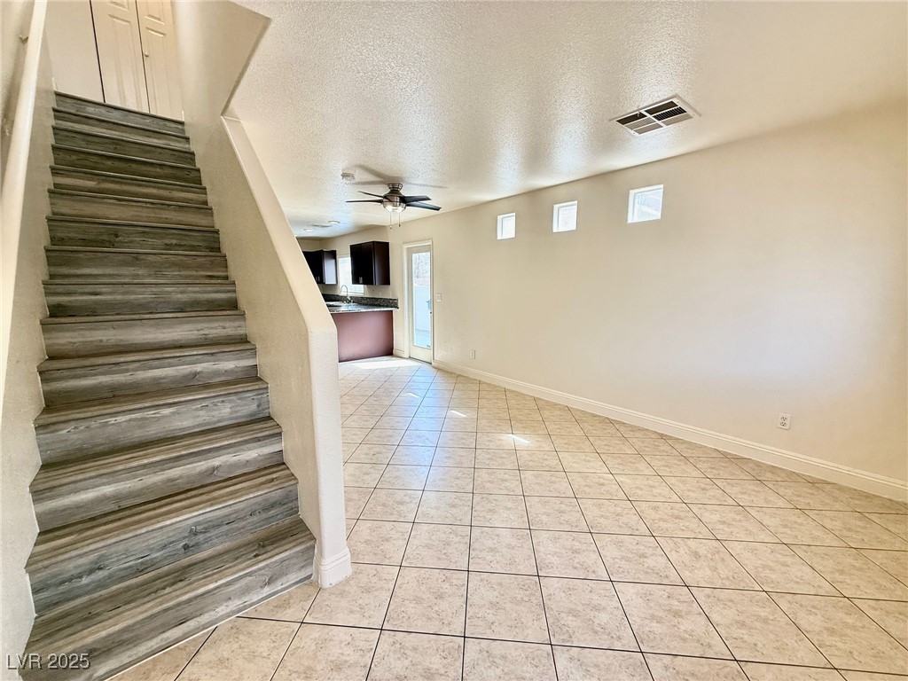 5262 Paradise Skies Avenue Property Photo 4