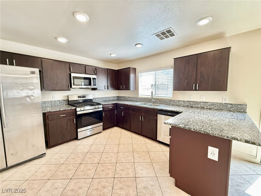 5262 Paradise Skies Avenue Property Photo 8