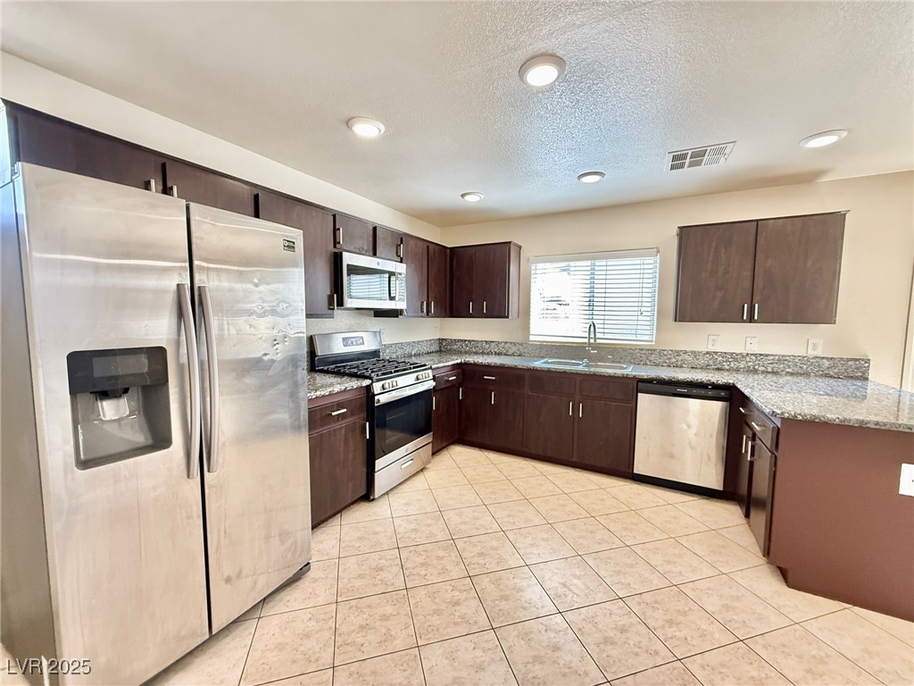 5262 Paradise Skies Avenue Property Photo 10