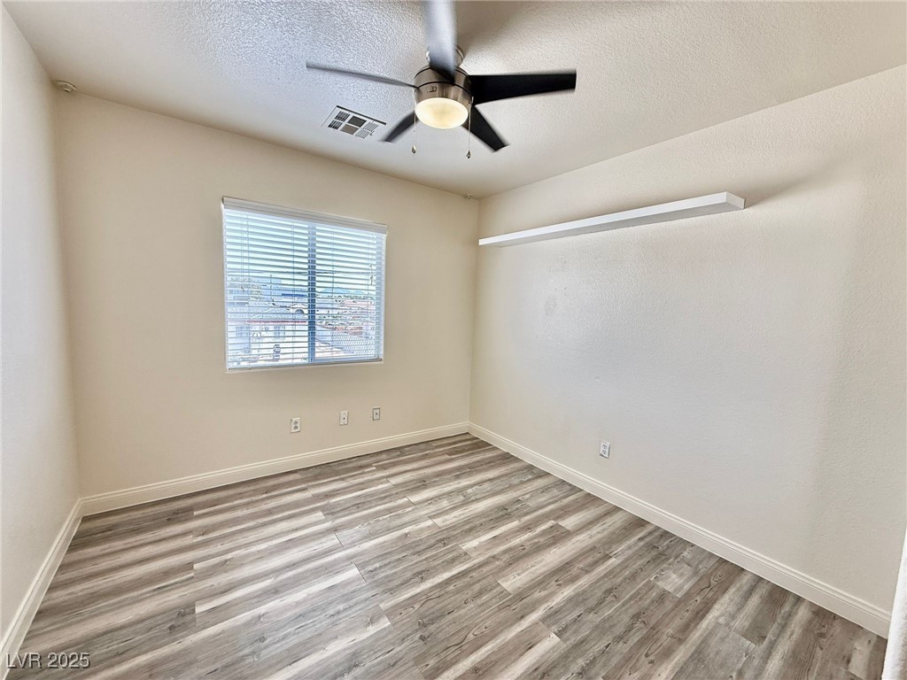 5262 Paradise Skies Avenue Property Photo 25