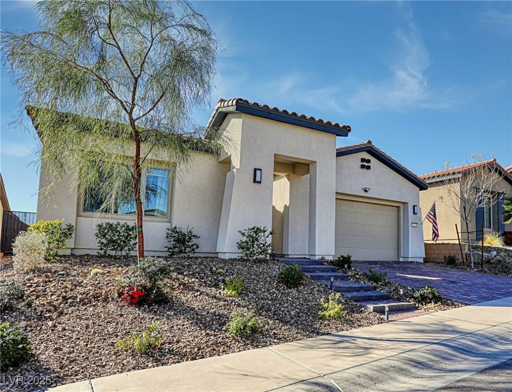 43 Autumn Palm Avenue Property Photo 1