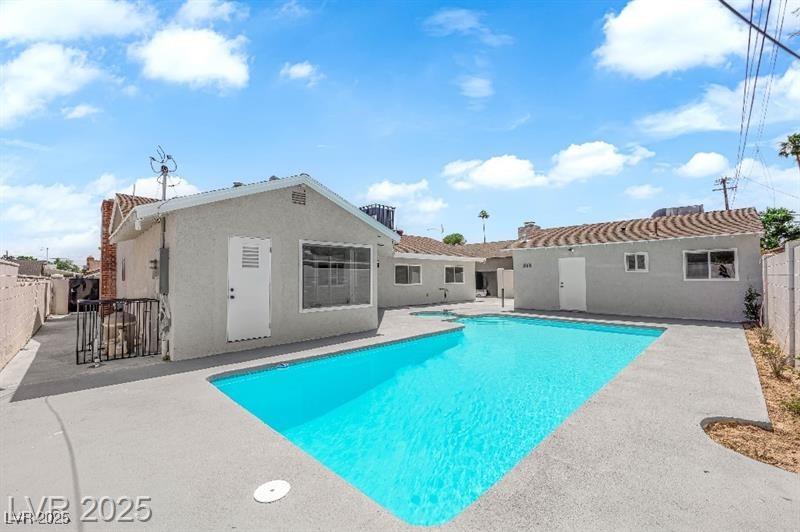 1905 East Oakey Boulevard Property Photo 1