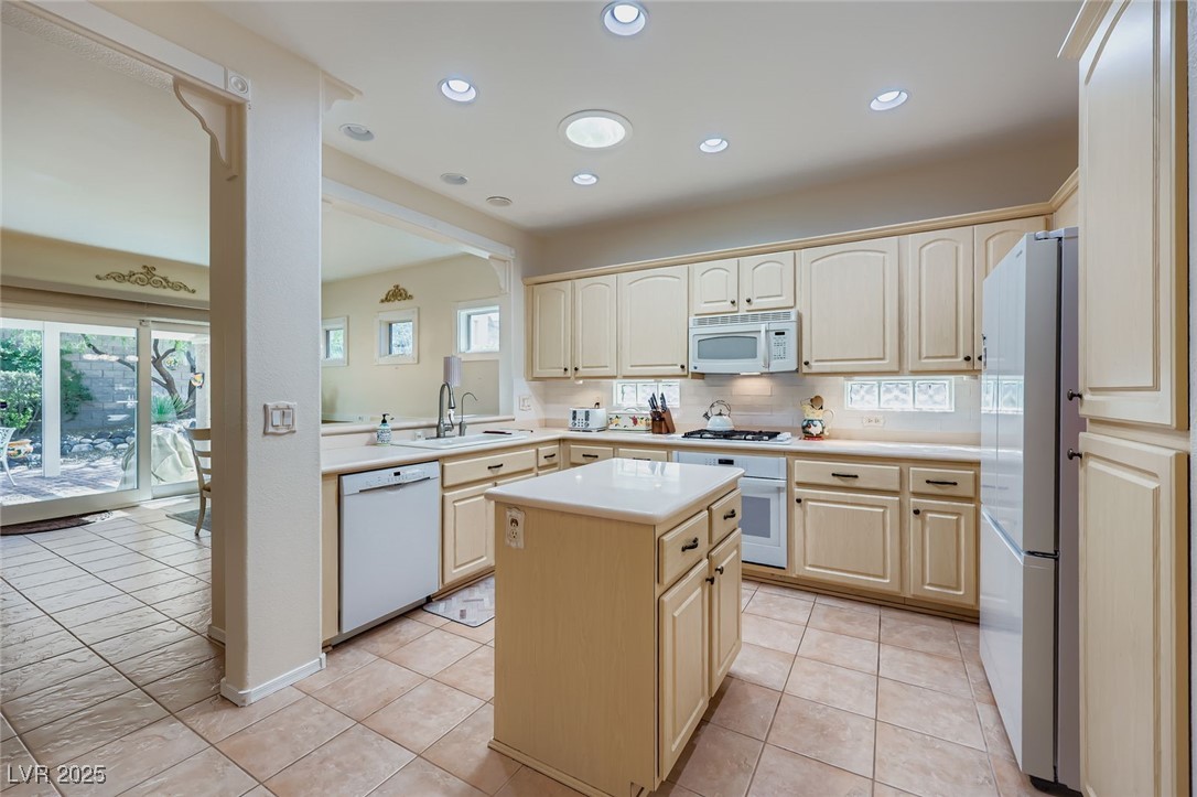 2316 Hardin Ridge Drive Property Photo 6