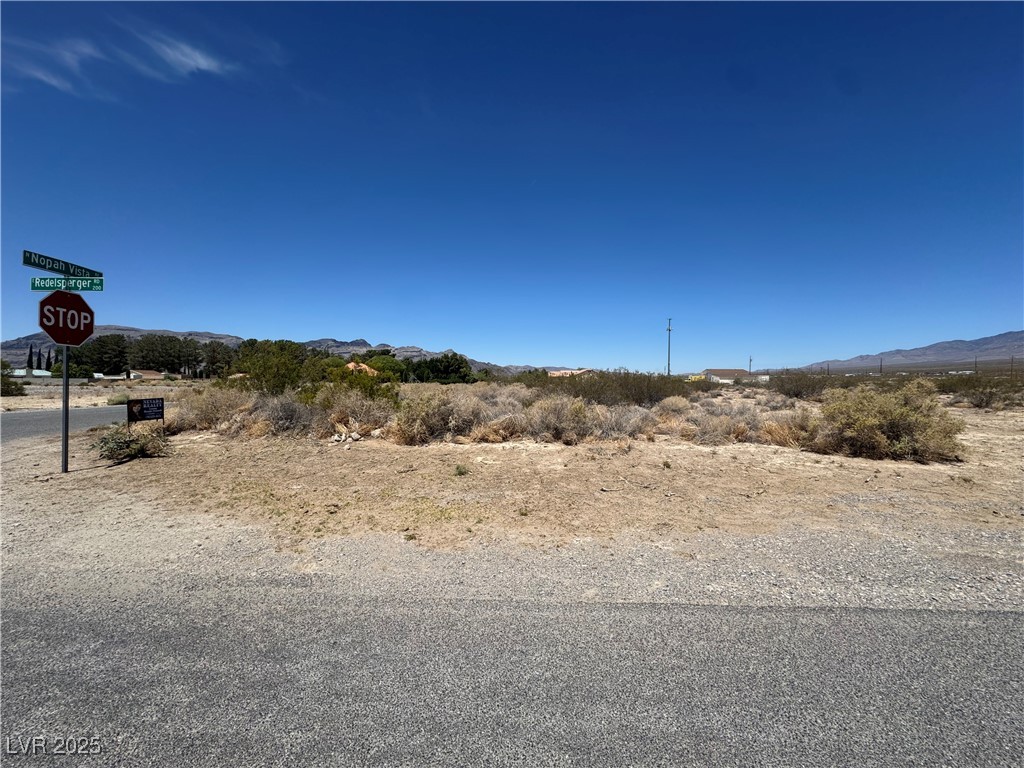 5691 North Nopah Vista Avenue Property Photo 3
