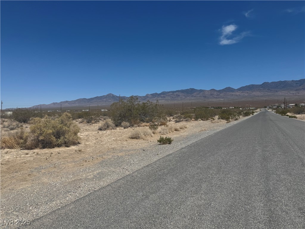 5691 North Nopah Vista Avenue Property Photo 5