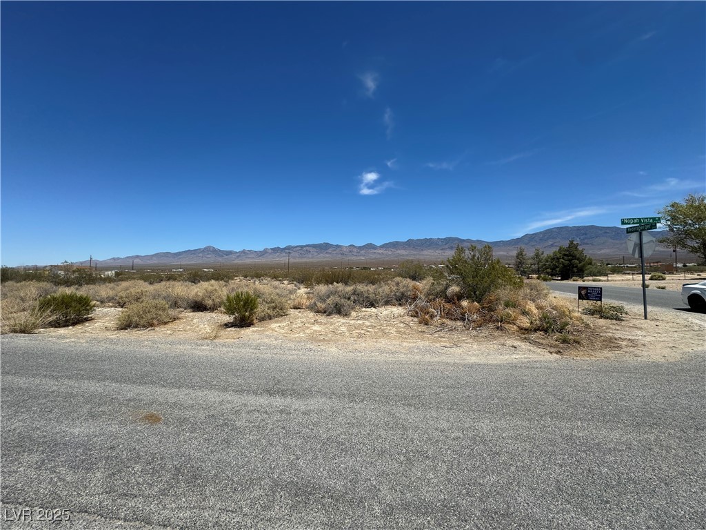 5691 North Nopah Vista Avenue Property Photo 7