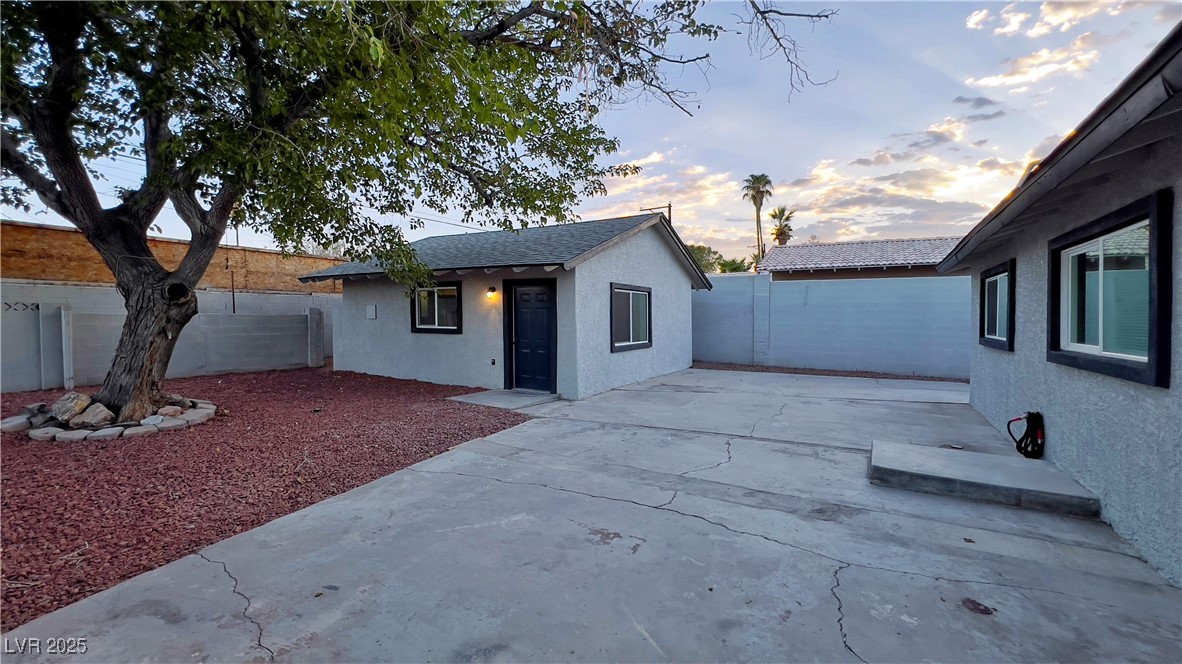 1720 East Oakey Boulevard Property Photo 2