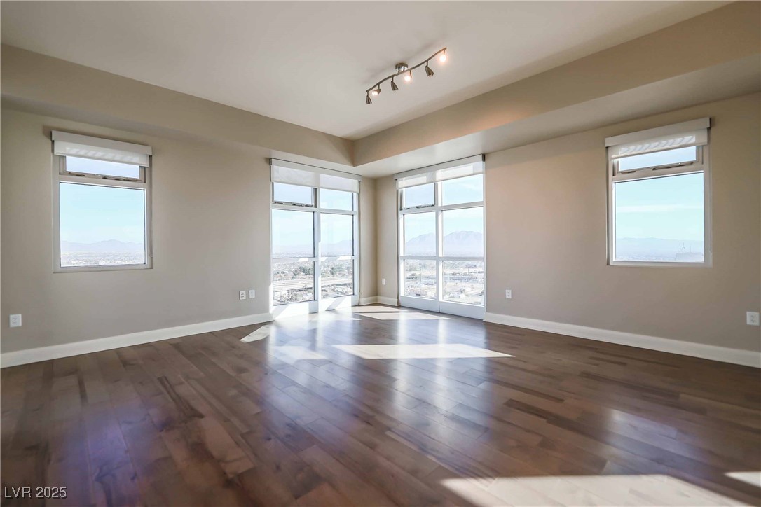 150 Las Vegas Boulevard 2014 Property Photo 1