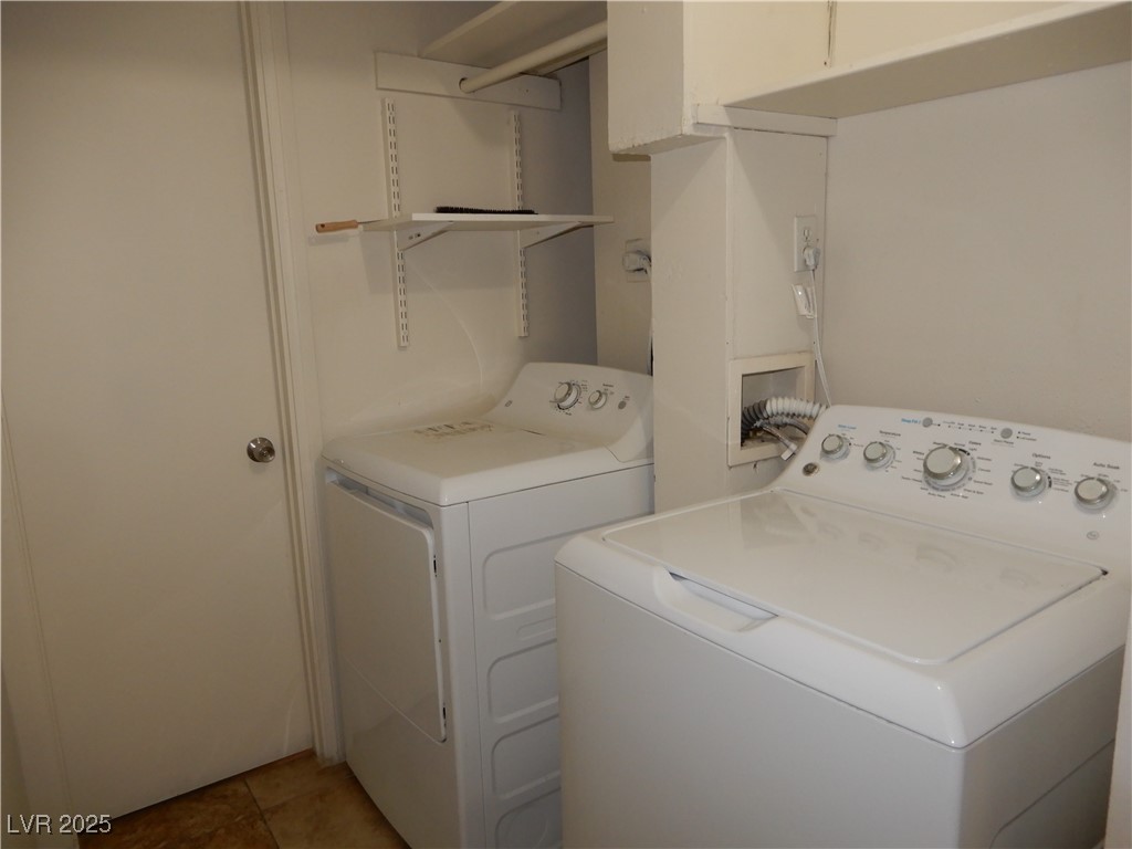 1554 Silver Mesa Way Property Photo 13