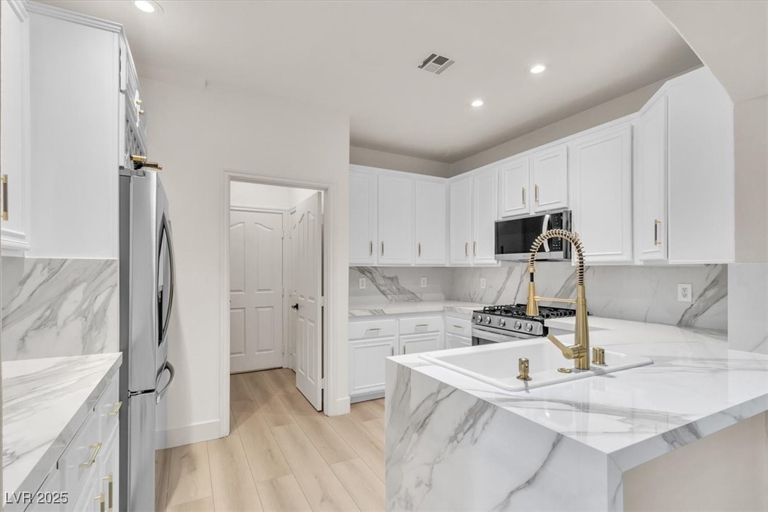 937 Bannockburn Street Property Photo 1