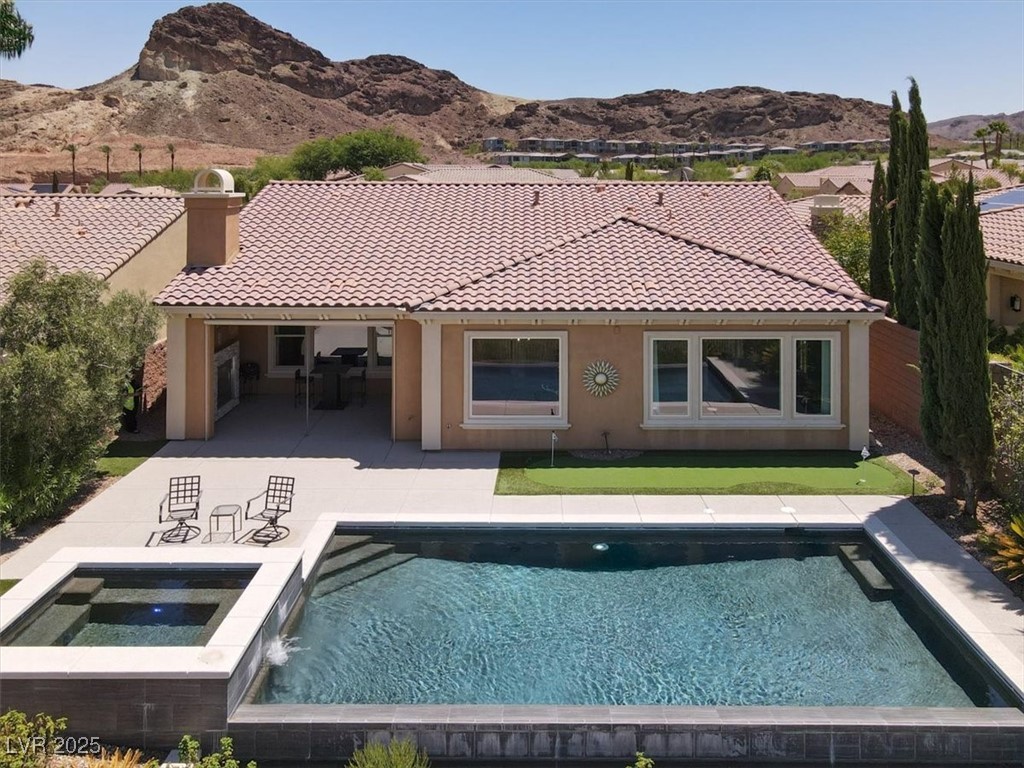 19 Contrada Fiore Drive Property Photo 1