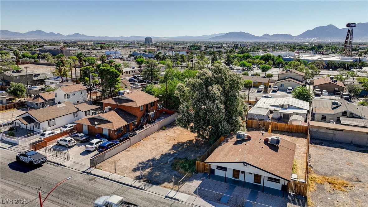 1826 Yale Street Property Photo 3
