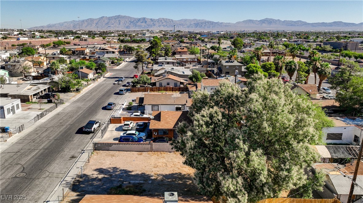 1826 Yale Street Property Photo 4