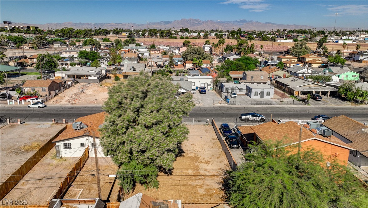1826 Yale Street Property Photo 5