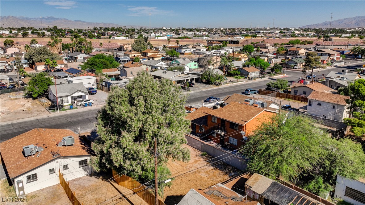 1826 Yale Street Property Photo 7