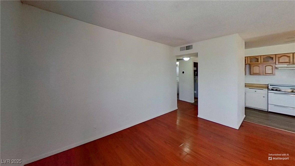 833 Bruce Street Property Photo 4