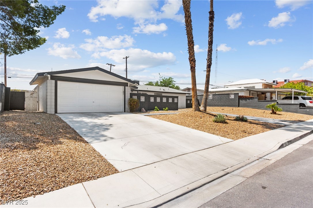 1531 Commanche Drive Property Photo 1