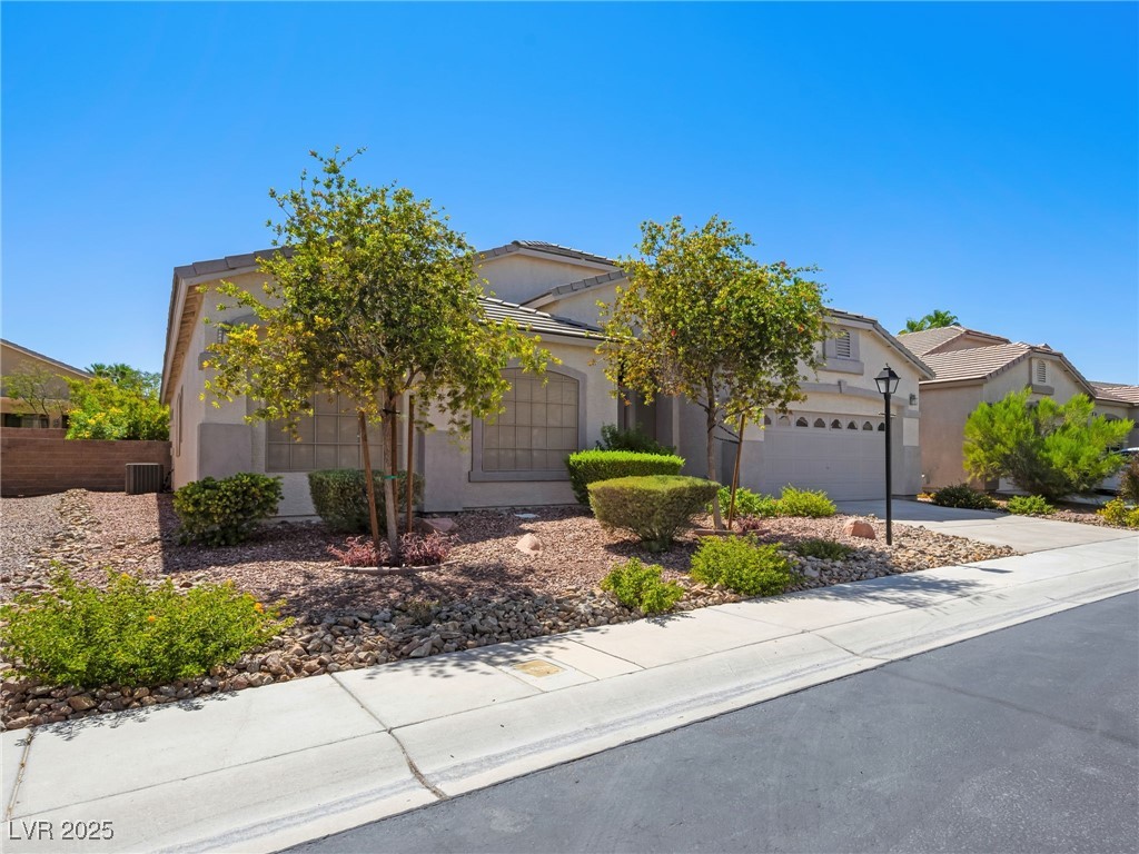 7549 Evening Falls Drive Property Photo 3
