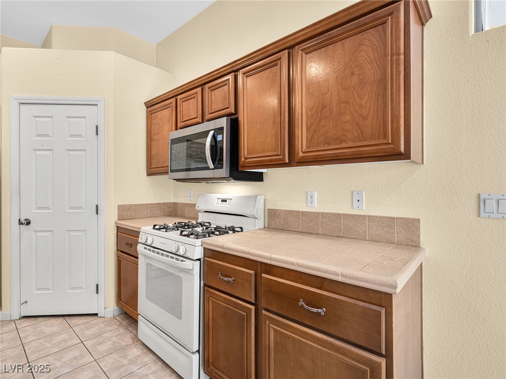 7549 Evening Falls Drive Property Photo 18