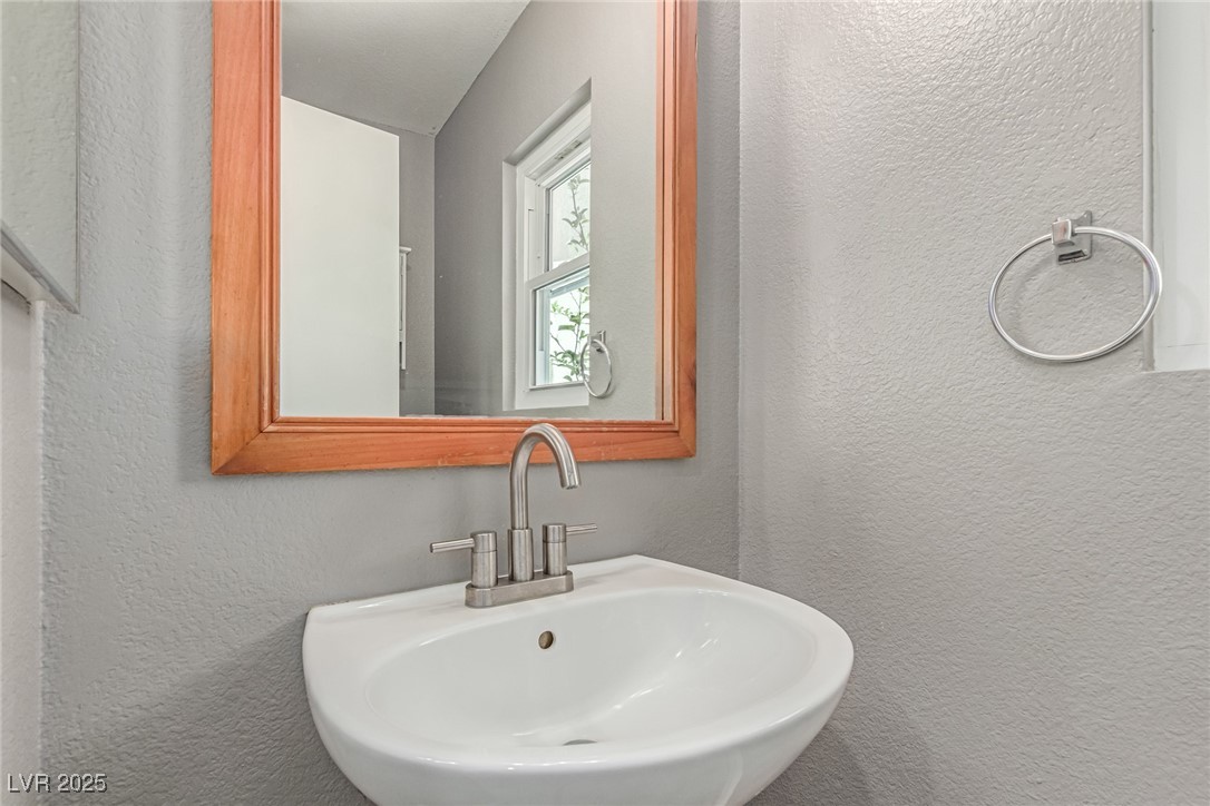 8845 Hampton Green Avenue Property Photo 13