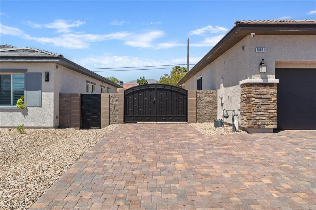 5851 Slate Rock Court Property Photo 3
