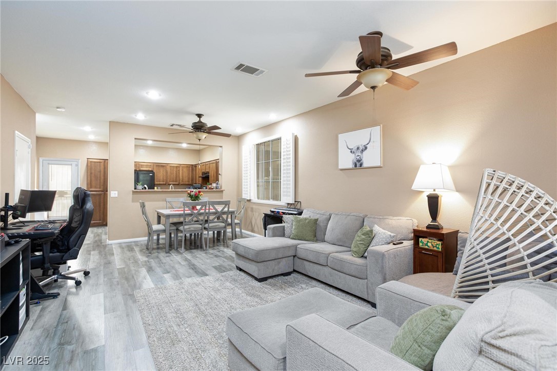 1303 Horizon Village Avenue Property Photo 5