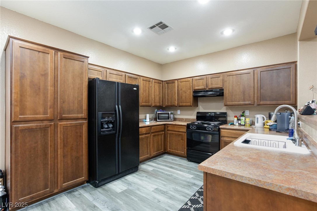 1303 Horizon Village Avenue Property Photo 9