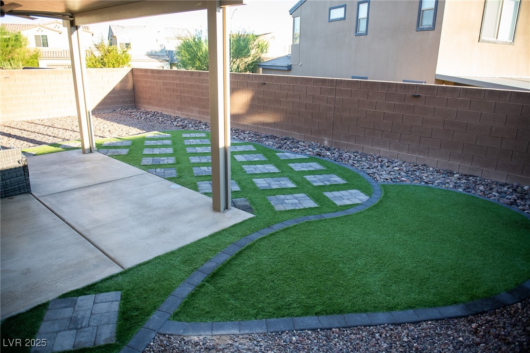 1305 Hudson Creek Place Property Photo 9