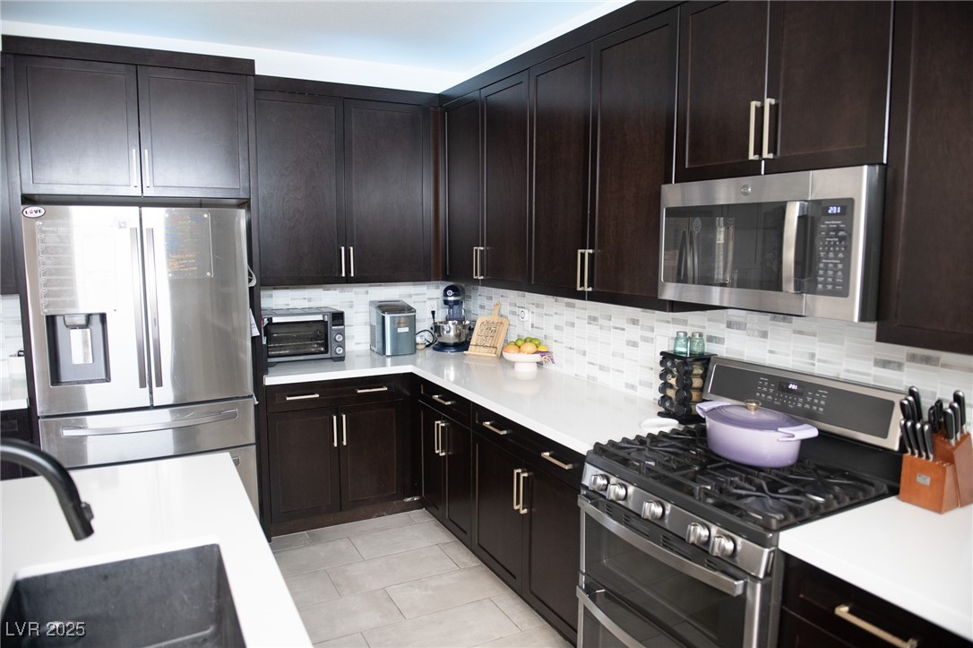1305 Hudson Creek Place Property Photo 23