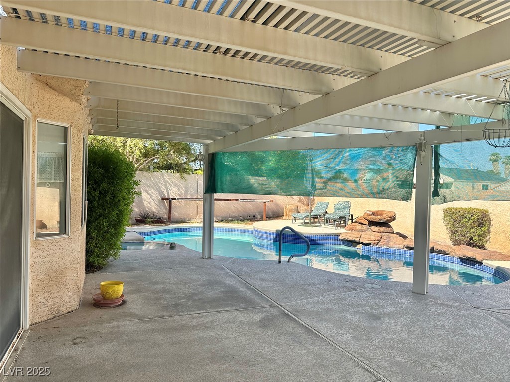 8221 Creek Water Lane Property Photo 3