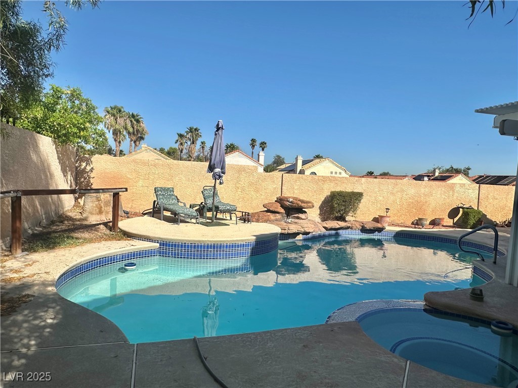 8221 Creek Water Lane Property Photo 4