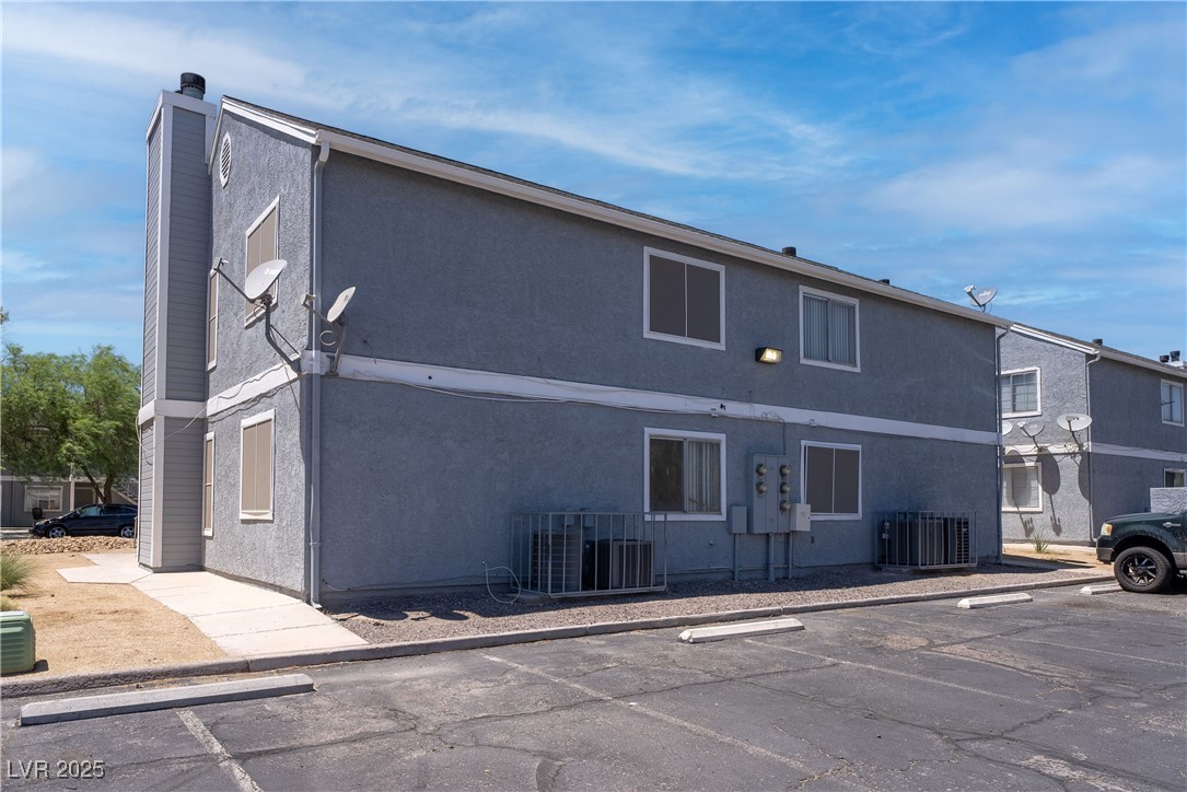 1914 Dwarf Star Drive Property Photo 4