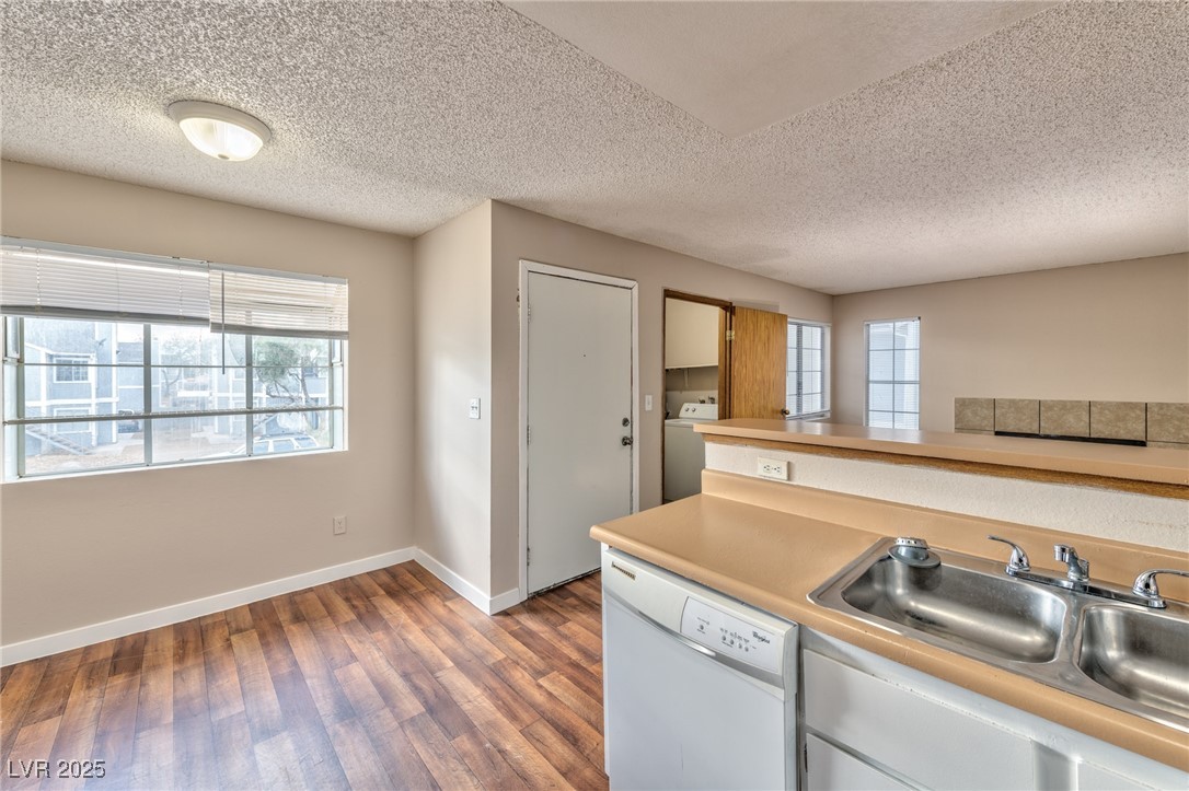1914 Dwarf Star Drive Property Photo 30