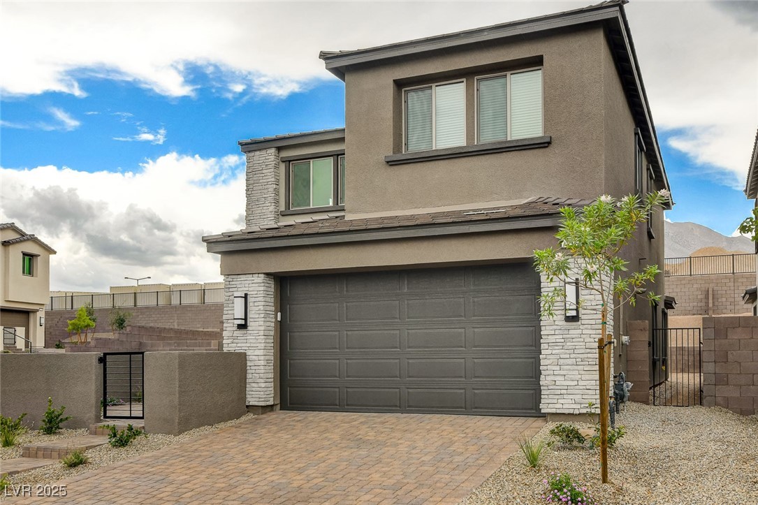 91 Medianoche Street Property Photo 2