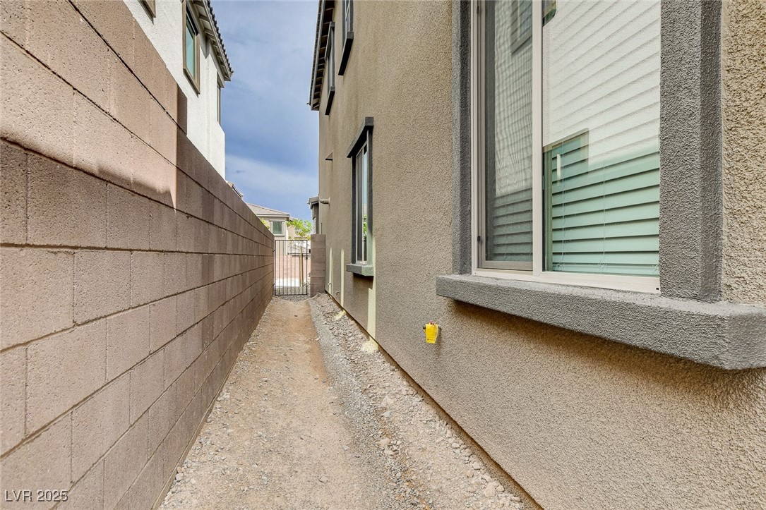 91 Medianoche Street Property Photo 53