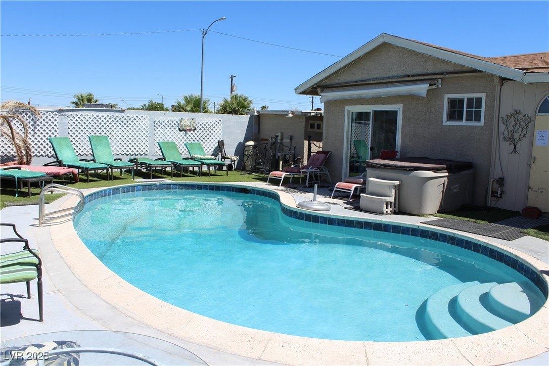 944 De Met Drive Property Photo 1