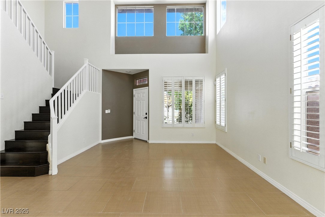 3034 Scenic Valley Way Property Photo 3